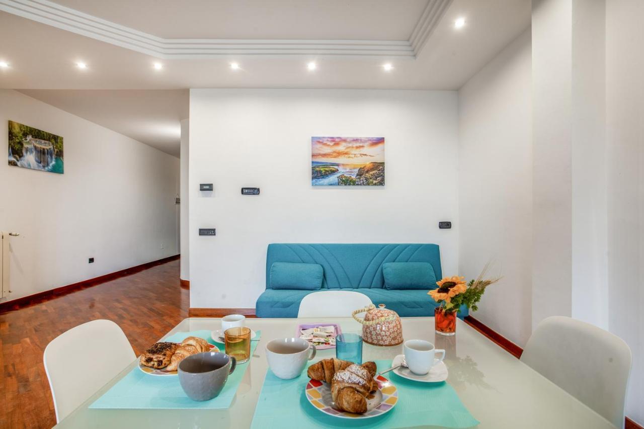 Waterfront Apartament *