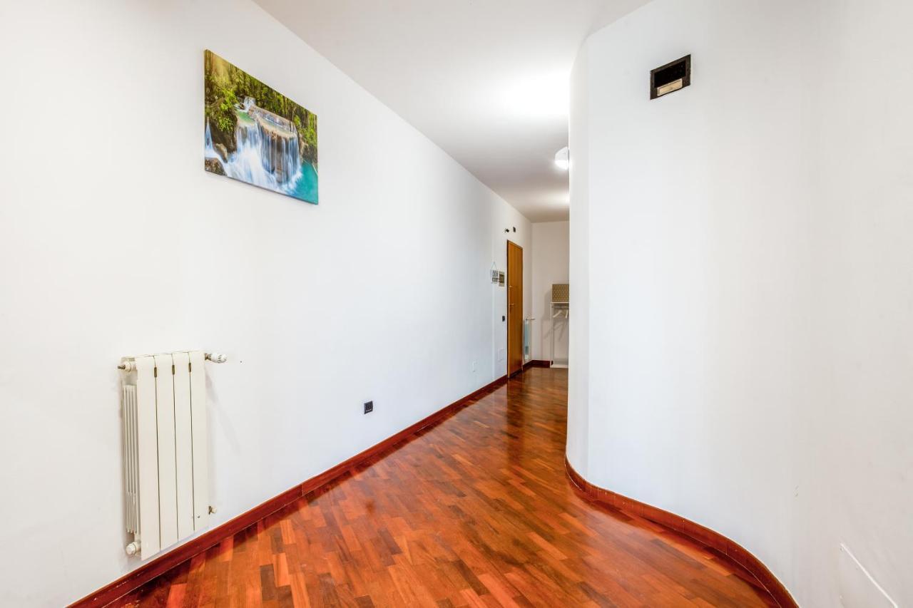 Waterfront Apartament *