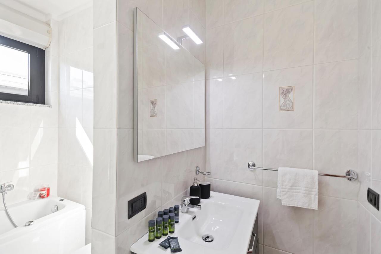 Waterfront Apartament *